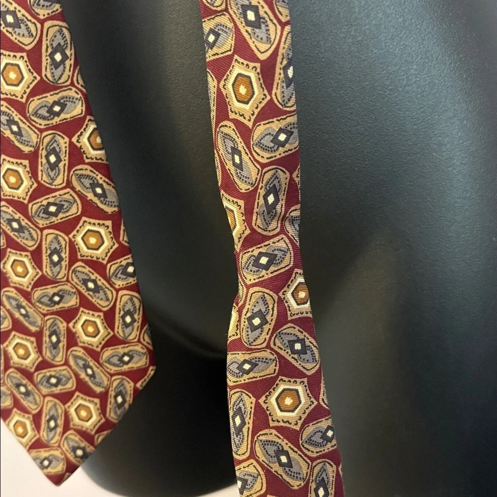 Burberrys of London Vintage Silk Burgundy Medallion Geometric Pattern Necktie